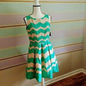 Pleaded dress sz8